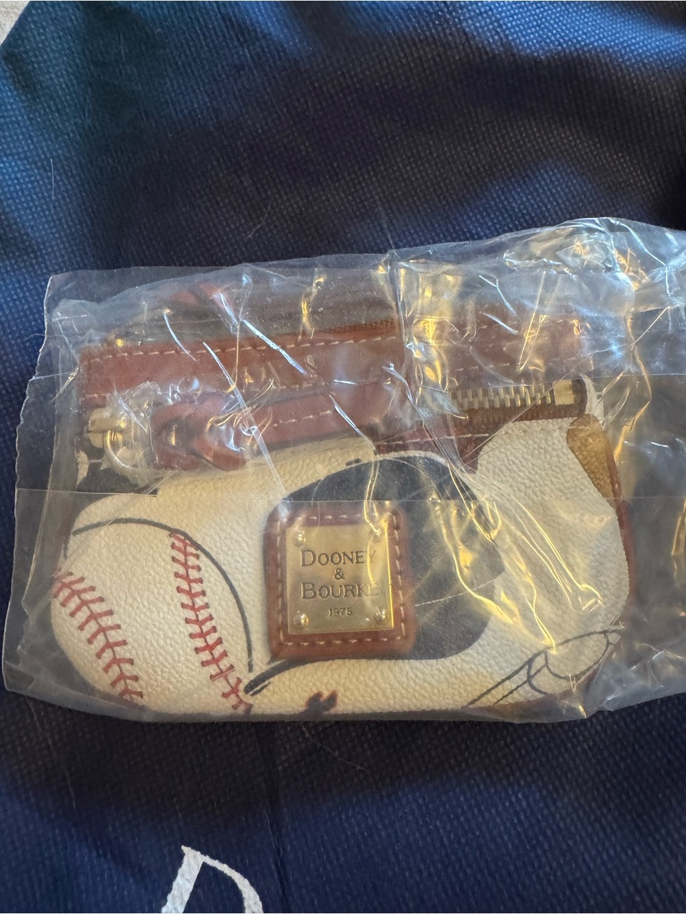 Dooney & Bourke White Detroit Tigers Crossbody Bag with Tan Trim - Picture 3 of 6